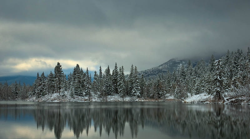 lovely lake on a foggy winter day, mountain, forest, reflection, clouds, lake, fog, HD wallpaper