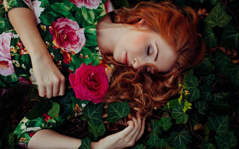 Sleeping beauty, red, model, rose, redhead, woman, girl, green, flower, ivy, HD wallpaper