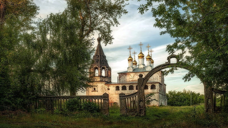 decrepit orthodox church in borisogleb russia, gate, grass, gold domes, church, trees, decrepit, HD wallpaper