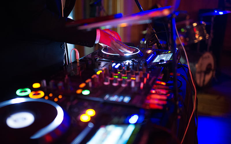 DJ, disco, DJ console, musicians, neon lights, night party, HD wallpaper
