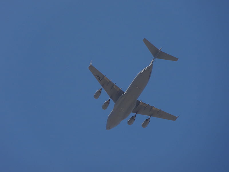 C-17 Globalmaster Passing Overhead, C 17 Globalmaster, usaf, military, c 17, jet, HD wallpaper