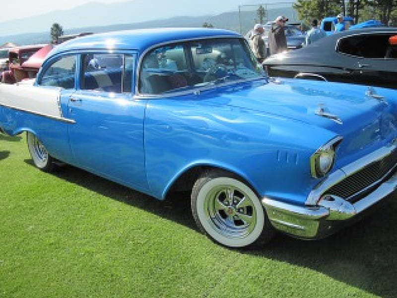 1957 Chevrolet bel - Air in blue & white, nickel, Chevrolet, Headlights, Chrome, graphy, white, Tires, blue, HD wallpaper
