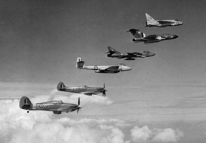 1968 50th RAF Anniversary Flypast, Supermarine Spitfire Mk IX, Hawker Hunter Mk 6, Gloster Meteor Mk 8, English Electric F2 Lightning, Hawker Hurricane Mk 2C, Gloster Javelin 9, HD wallpaper