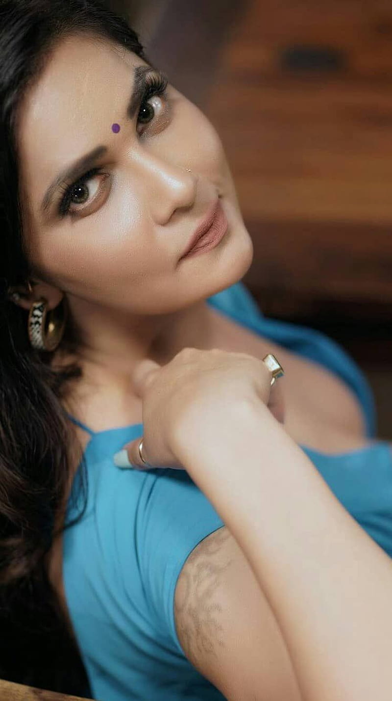 Aabha Paul , bollywood actress, model, saree lover, HD phone wallpaper