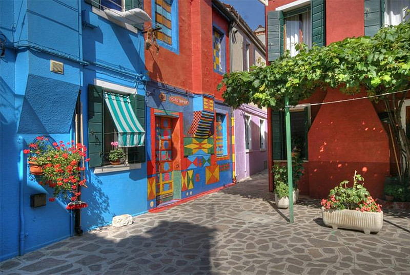 Burano - Venezia, architecture, colorful, stone, Italy, houses, flowers, beauty, HD wallpaper