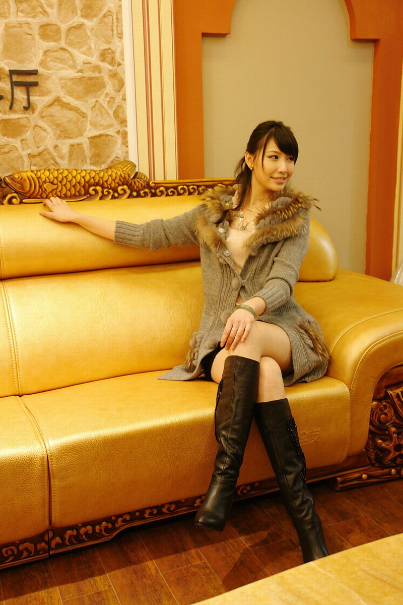 Diana Xu, Miss World, Asian, couch, dark hair, boots, knee-high boots, HD phone wallpaper