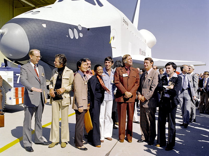 Cast of Star Trek original series in front of Space Shuttle Enterprise, Enterprise, Space Shuttle, Star Trek, Actors, HD wallpaper