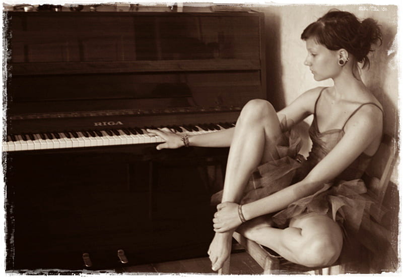 Piano Girl, model, woman, girl, piano, HD wallpaper | Peakpx