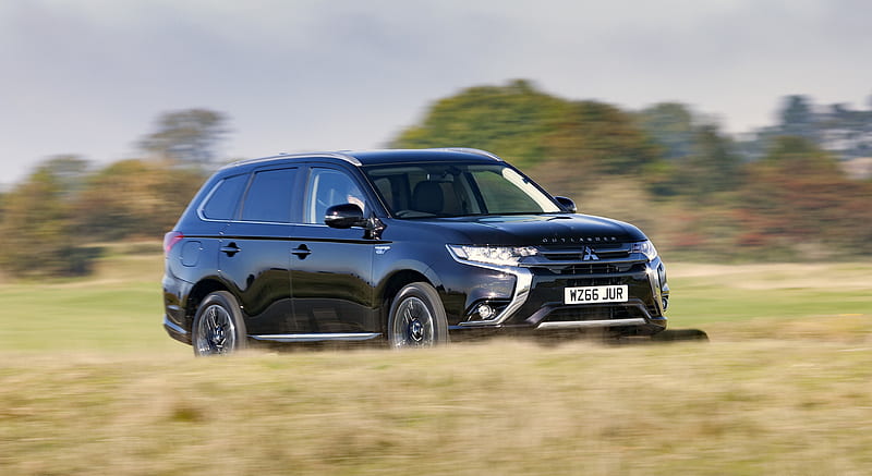 2017 Mitsubishi Outlander Plug-In Hybrid EV (UK-Spec) - Front Three ...