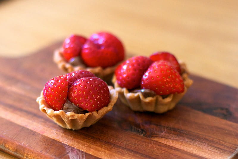 Strawberries and chocolate mini-tarts, fruit, red, strawberry, sweets, food, chocolate, tart, HD wallpaper