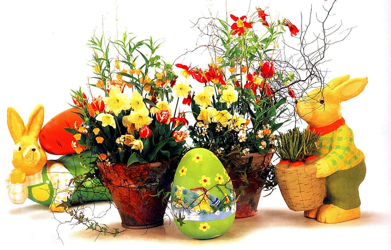 Easter Decorations, holiday, easter egg, daffodils, carrots, easter, figurines, still life, egg, pots, decorations, easter bunnies, flowers, tulips, bunnies, ivy, HD wallpaper