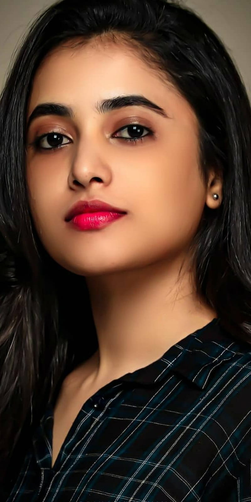 Priyanka arul mohan hd wallpaper