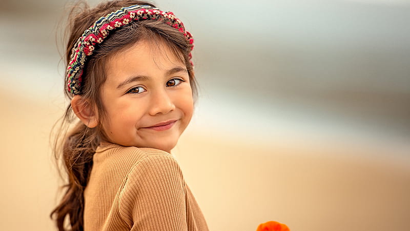 Smiley Cute Little Girl In Beach Background Wearing Brown Overcoat And Headband Cute, HD wallpaper