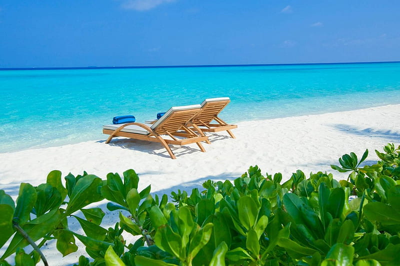 Secluded White Sand Beach Maldives, sea, atoll, beach, lagoon, loungers, sand, relaxation, luxury, blue, exotic, Maldives, ocean, indian, relax, paradise, island, tropical, HD wallpaper