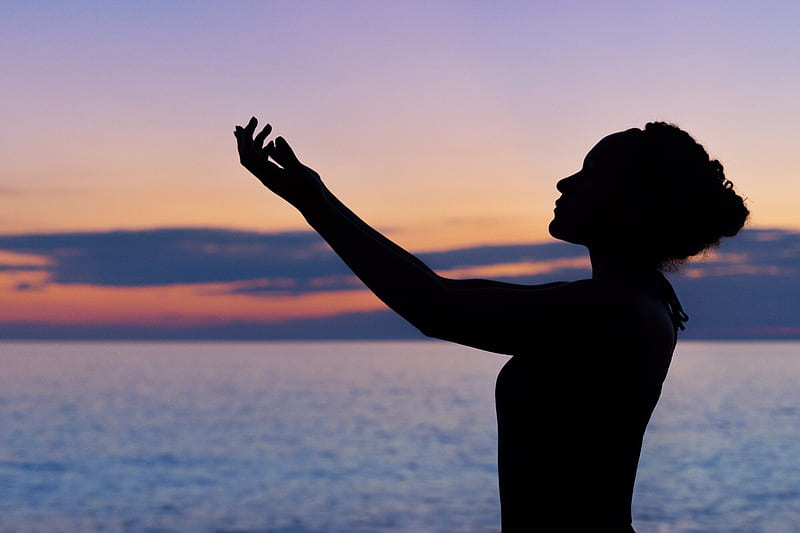 silhouette of woman raising her right hand, HD wallpaper