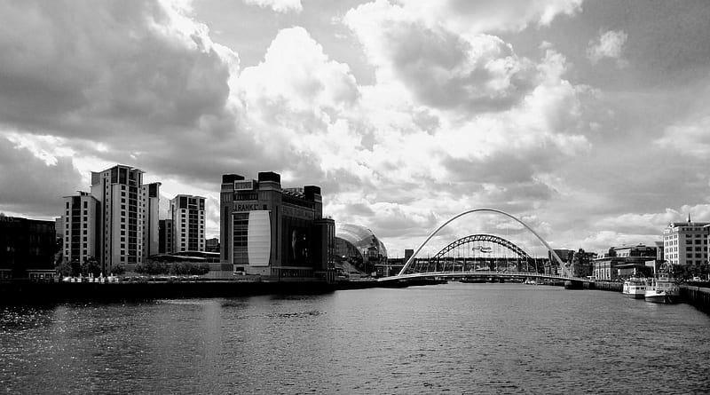 Quay side, water, bridges, buildings, black and white, Newcastle, tyne, HD wallpaper