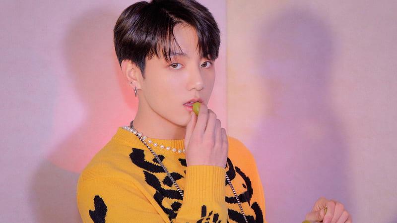 BTS Jungkook K-Pop Singer Is Eating Green Grape Wearing Yellow Black Dress Jungkook, HD wallpaper