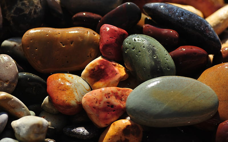 Beach Pebbles, red, rocks, colourful, orange, ocean, black, pebble, stones, green, colour, white, cream, blue, HD wallpaper