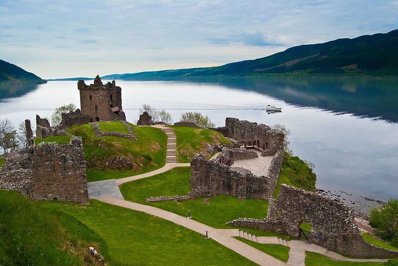 Urquhart Castle and Loch Ness - Scotland, Scottish Highlands, Urquhart Castle, Scotland, Loch Ness, Lochs, HD wallpaper