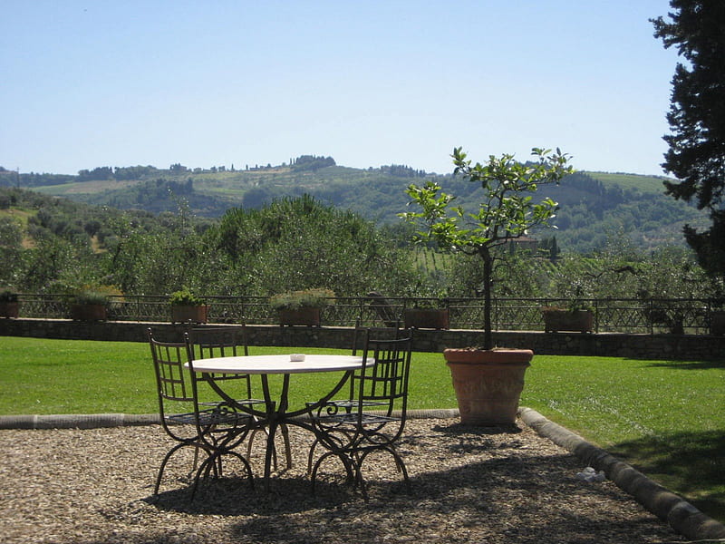 Tuscany, dinner, table, sun, grass, holiday, bonito, sky, green, mountains, chairs, nature, blue, HD wallpaper