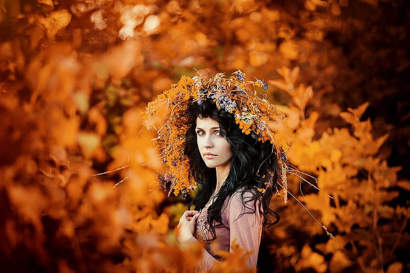 Autumn Beauty , wreath, autumn, gold, leaves, Autumn portrait, beauty, brown-eyed girl, HD wallpaper
