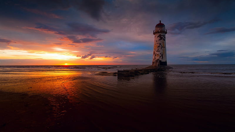 run down lighthouse at a gorgeous sunset, beach, dark, sunset, lighthouse, sea, run down, HD wallpaper