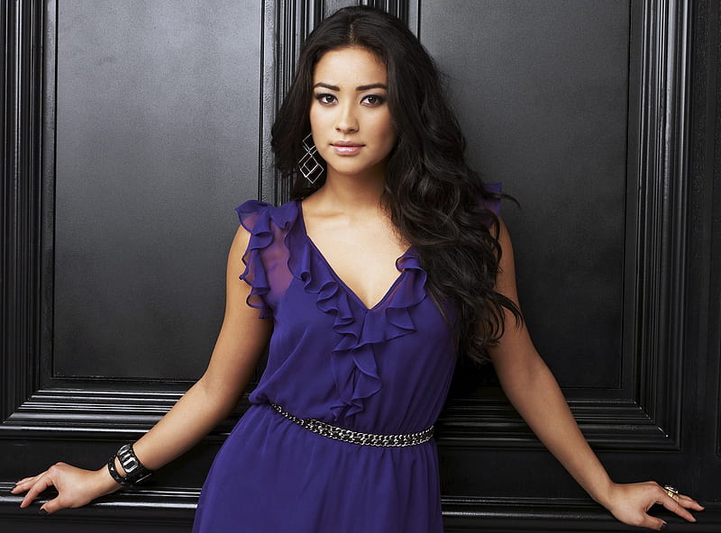 Shay Mitchell, celebrity, models, people, tv series, pretty little liars, actresses, HD wallpaper