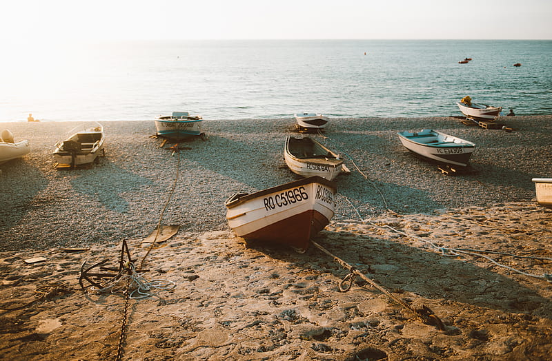 boats placed on shoreline, HD wallpaper