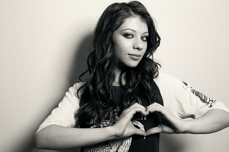 Michelle Trachtenberg loves you, michelle, trachtenberg, movie, bonito, adorable, woman, nice, actress, beauty, gorgeous, babe, female, black, sexy, cute, cool, girl, heart, awesome, white, HD wallpaper