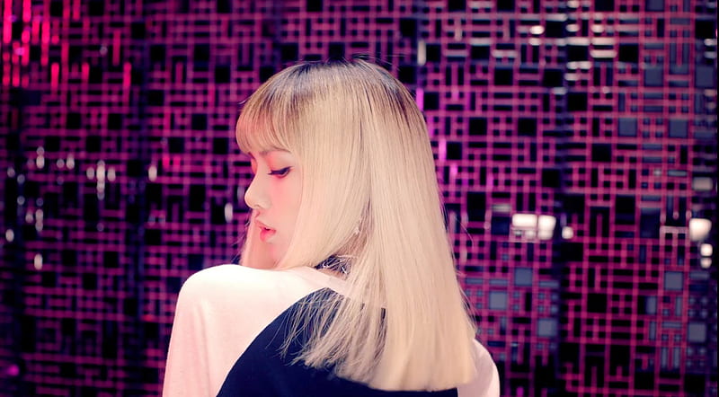 9. Rosé's blonde hair and silver outfit in Blackpink's "Boombayah" music video - wide 4