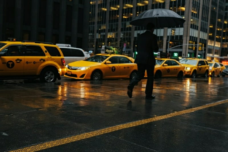 Taxi at night, Yellow, rain, Umbrella, Taxi, City, People, Transport, Lights, Night, HD wallpaper