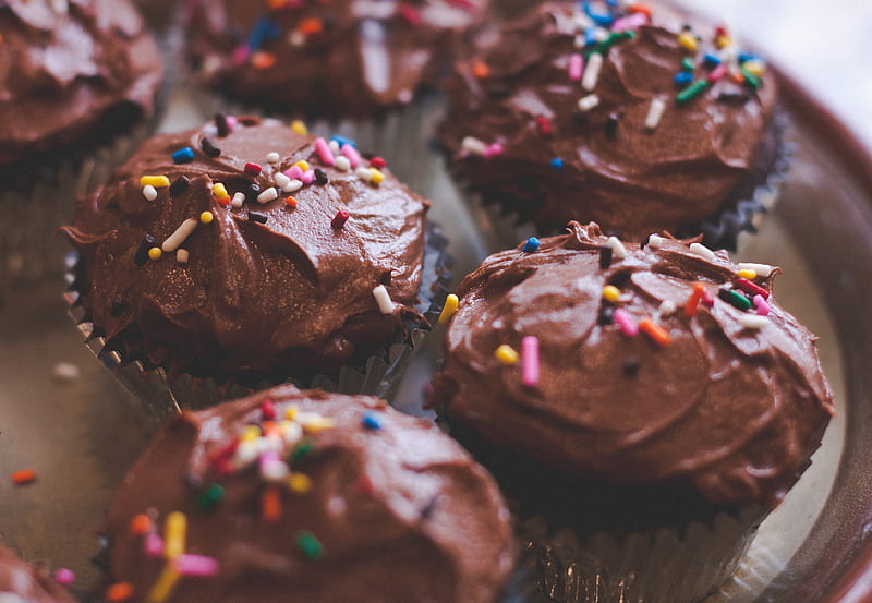chocolate cupcakes with sprinkles, HD wallpaper