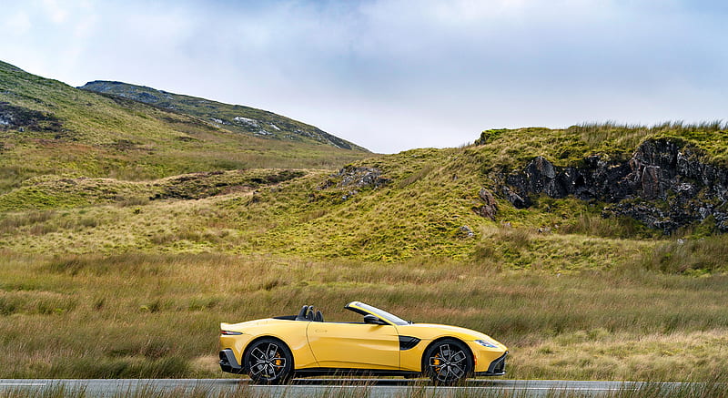 2021 Aston Martin Vantage Roadster (Color: Yellow Tang) - Side , car, HD wallpaper 2021 Aston Martin Vantage Roadster (Color: Yellow Tang) - Side , car, HD wallpaper