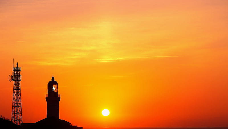 lighthouse and com antenna in glorious sunset, sunset, orange, antenna, lighthouse, HD wallpaper