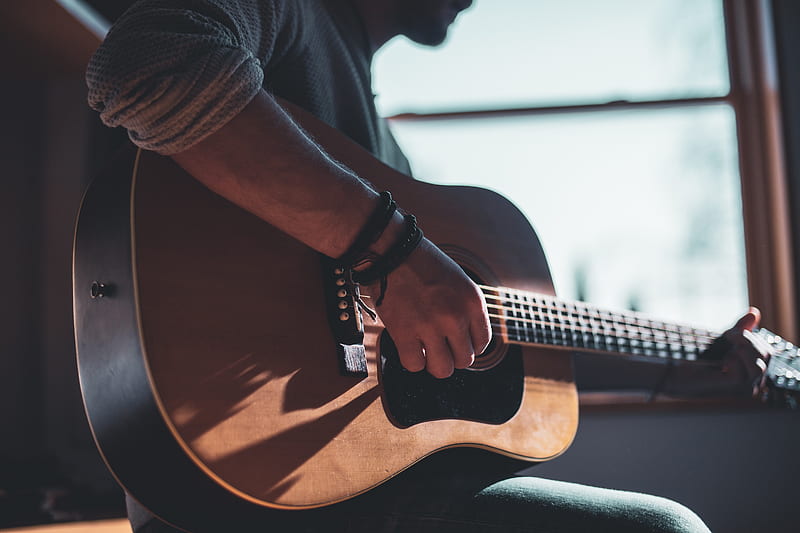 man playing acoustic guitar selective focus graphy, HD wallpaper