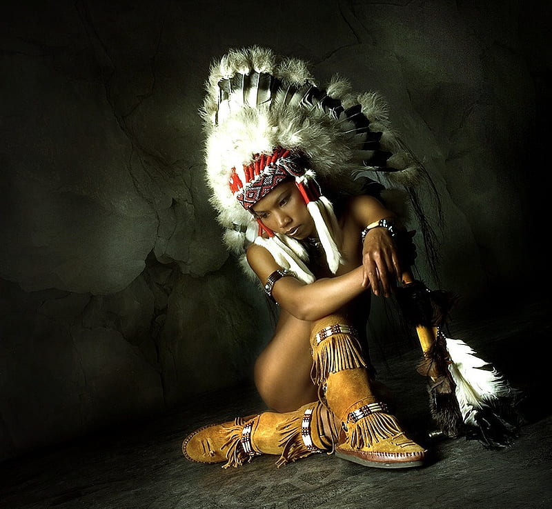 Native beauty, headress, moccasins, native, beautiful woman, feathers, HD wallpaper