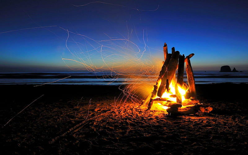 CAMP FIRE, beach, fire, holidays, picnic, night, HD wallpaper