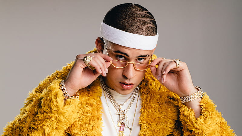 Benito Antonio Martínez Ocasio Rapper With Award Is Wearing Black Jacket  And Cap HD Bad Bunny Wallpapers, HD Wallpapers