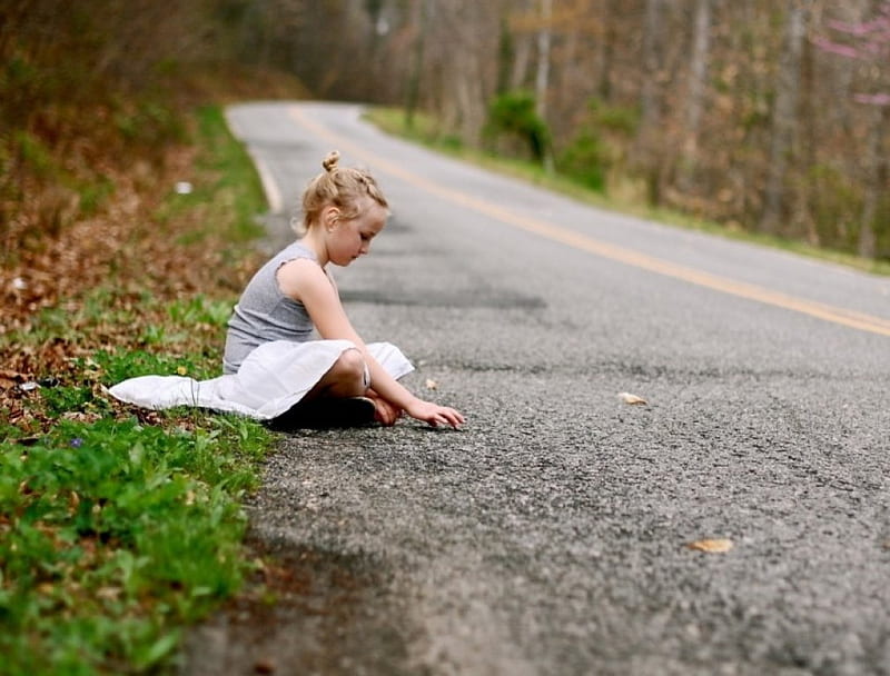 Sadness, little girl, emmotions, longly, road, HD wallpaper