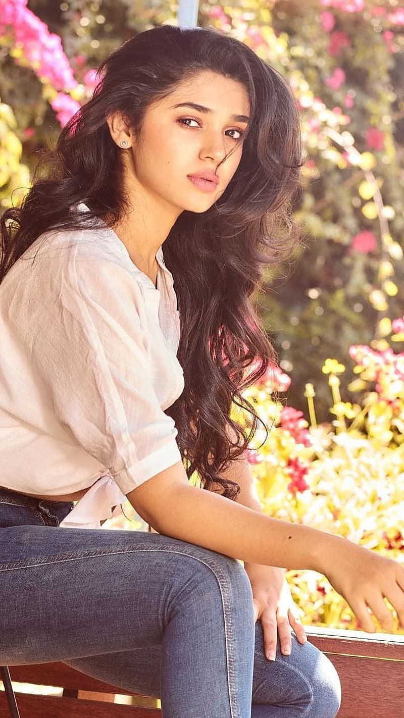 Krithi Shetty , telugu actress, model, HD phone wallpaper