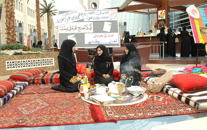 Emarati Club, arabic womens, bethith, arabic coffee-qahwa, arabic cafe, kabis, balalit, halwa, loqimat, HD wallpaper