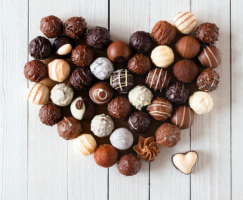 Heart of Chocolates, delicious, hearth, food, chocolate, chocolates, sweet, dark, love, milk, white, HD wallpaper