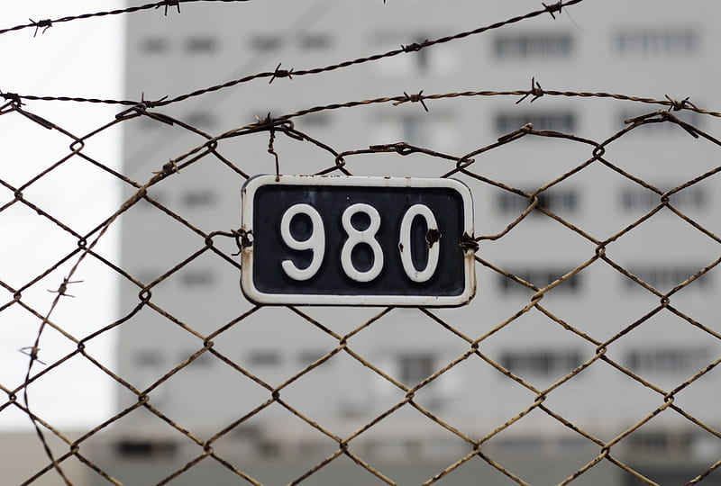 fence, mesh, numerals, barbed wire, HD wallpaper