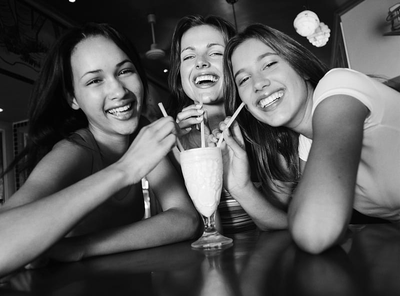 Best Friends Forever, special, black and white, women, sweet, best friends, graphy, siempre, beauty, girls, friends, ice cream, fun, smile, hanging out, smiling, happy, milk shake, hop, HD wallpaper
