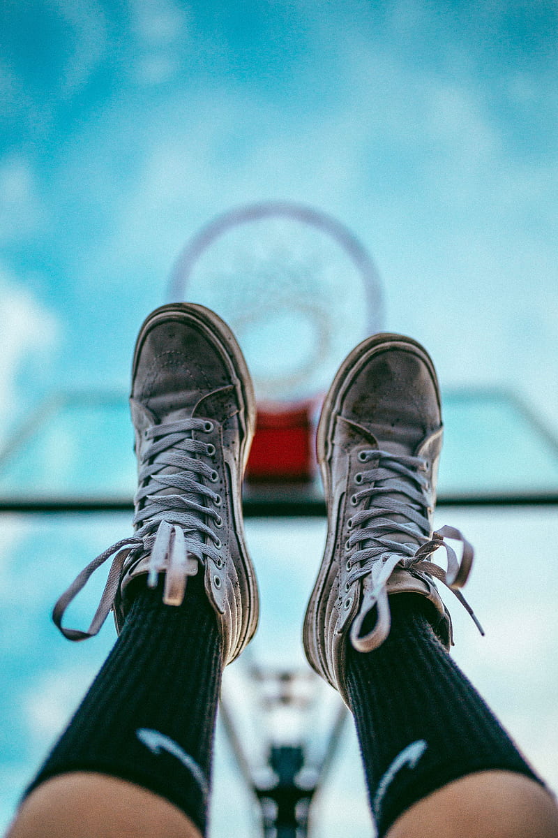 legs, sneakers, shoes, sky, basketball hoop, HD phone wallpaper