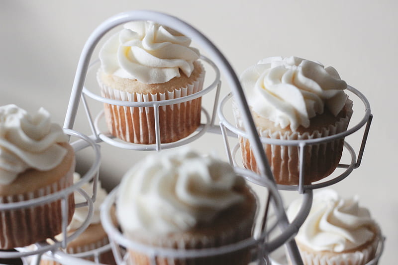 baked cupcakes on white cupcake tray, HD wallpaper