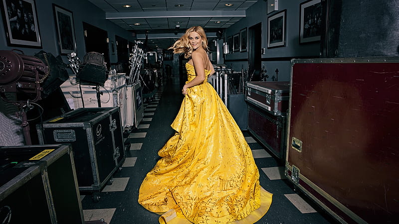 Backstage with Reese, 1920x1080, gown, blond, musical instruments, hallway, yellow, smile, HD wallpaper
