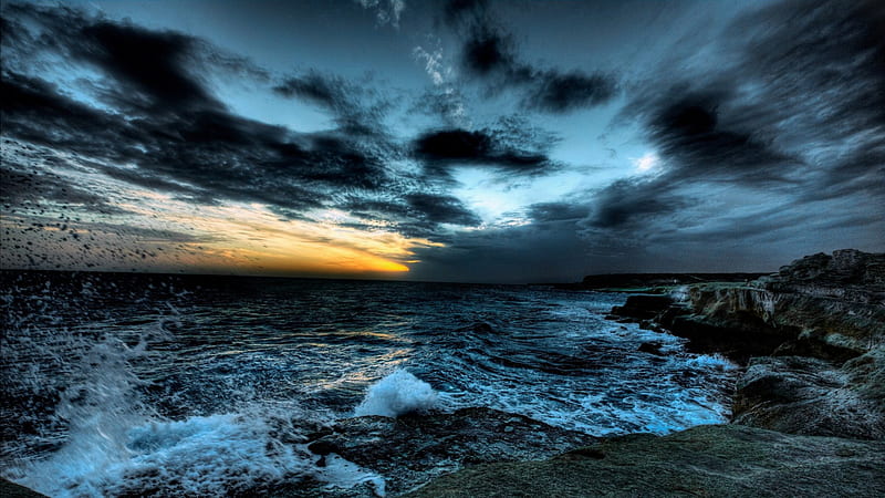 crashing waves on a dark rocky shore r, wavesmsplash, rocks, shore, dark, r, twilight, sea, HD wallpaper