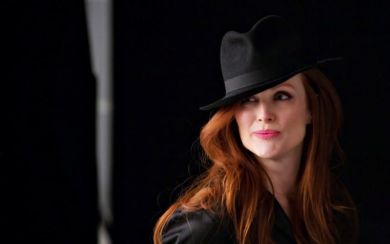 Julianne Moore, actress, redhead, black, woman, hat, HD wallpaper