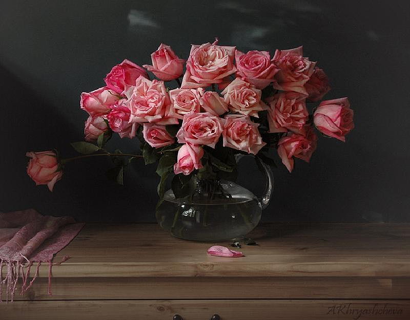 For Tam, table, glass, water, bouquet, cloth, vase, roses, pink, HD wallpaper